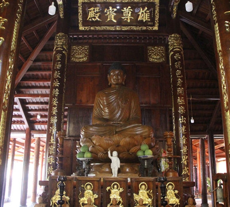 Chánh điện chùa Thới Bình