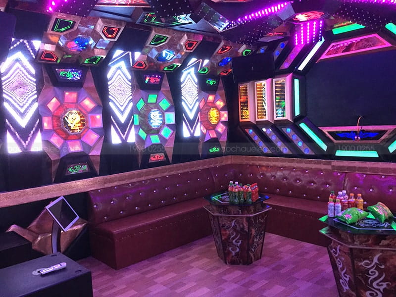 Quán cũng phục vụ nhiều loại nước giải khát và đồ ăn vặt