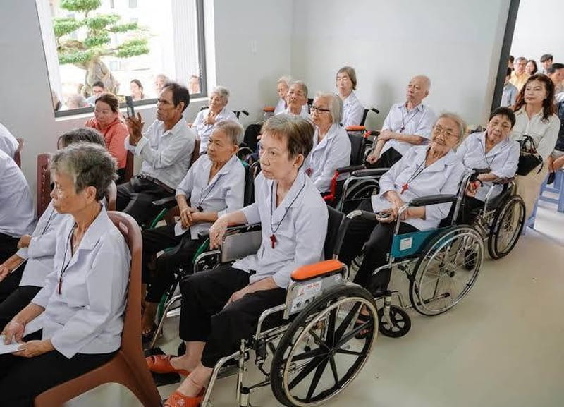 Các cụ già được chăm sóc chu đáo khi ở mái ấm tình thương