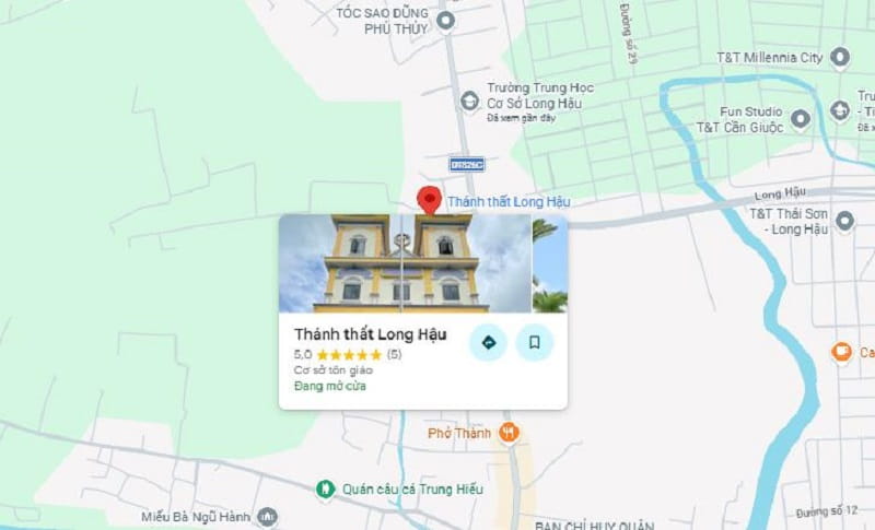 Thánh thất nằm gần khu dân cư, là điểm sinh hoạt của tín đồ Cao Đài