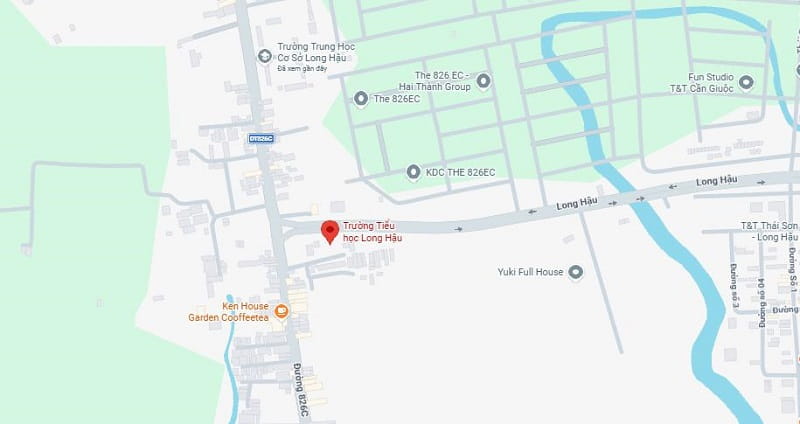 Trường Long Hậu nằm ở vị trí thuận tiện và an toàn cho sự di chuyển của học sinh