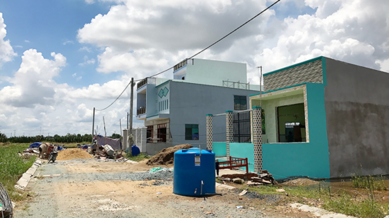 Tại khu tái định cư ấp 1, xã Hiệp Phước (huyện Nhà Bè, TPHCM), đã có gần 10 trường hợp được xây nhà 