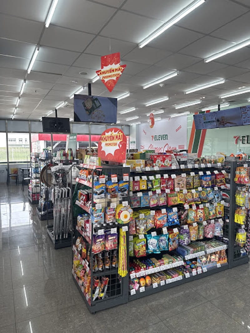 Review 7-Eleven KCN Long Hậu